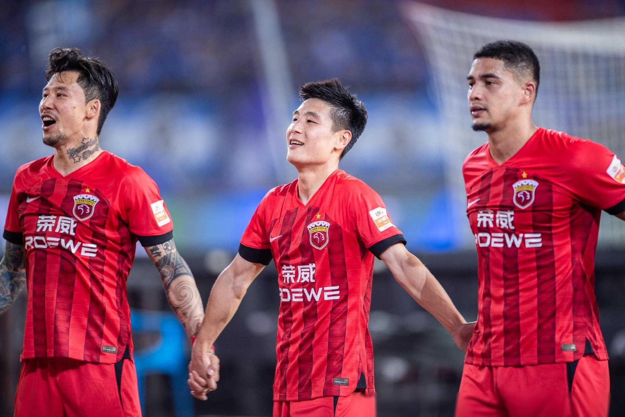 球队在比赛中取得胜利，实力出众