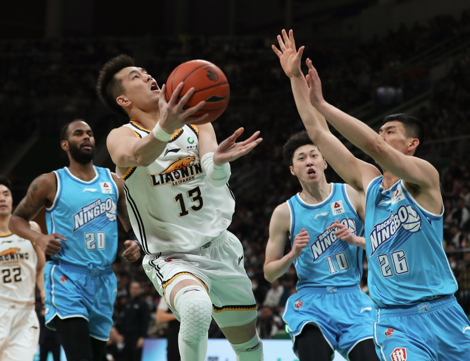 江苏男篮主场不敌山东队，遭遇困境的简单介绍