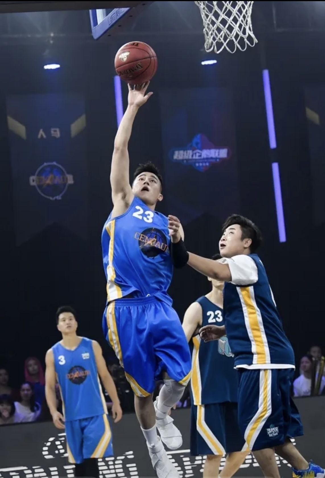 关于篮球后卫投篮常规赛获胜,粉丝欢呼不已的信息 关于篮球后卫投篮常规赛获胜,粉丝欢呼不已的信息