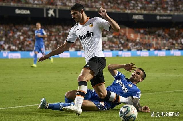 格拉纳达逆转战胜巴伦西亚，实现四连胜