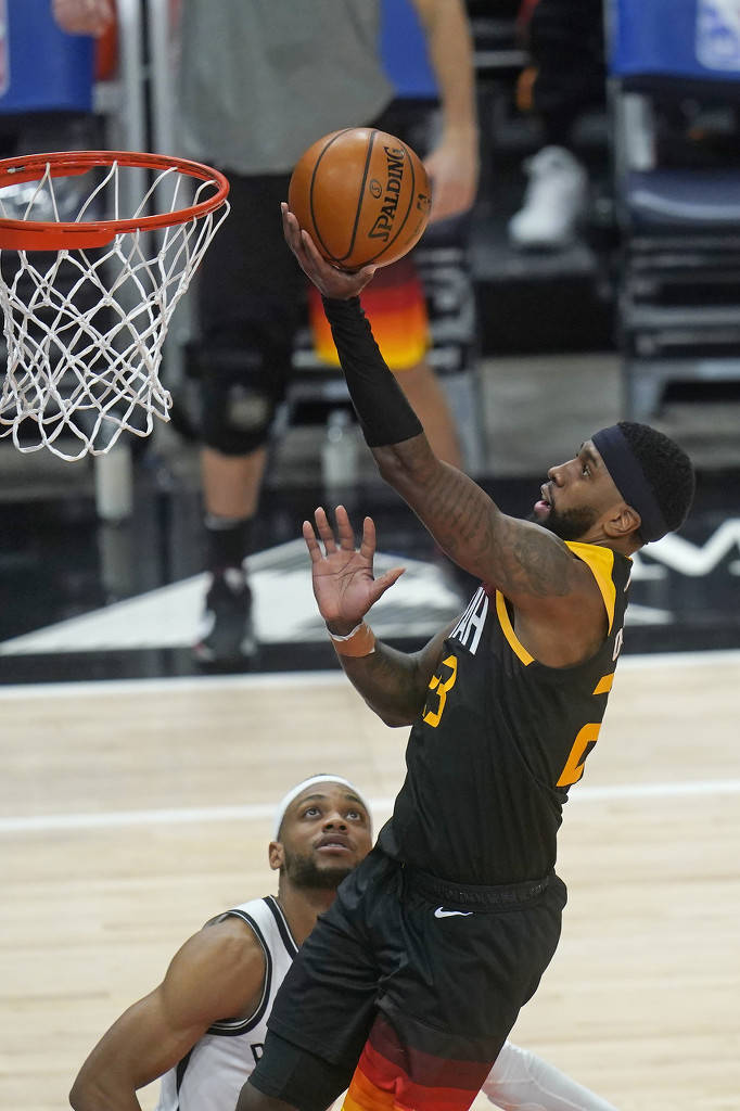 爵士大胜国王，继续向前迈进