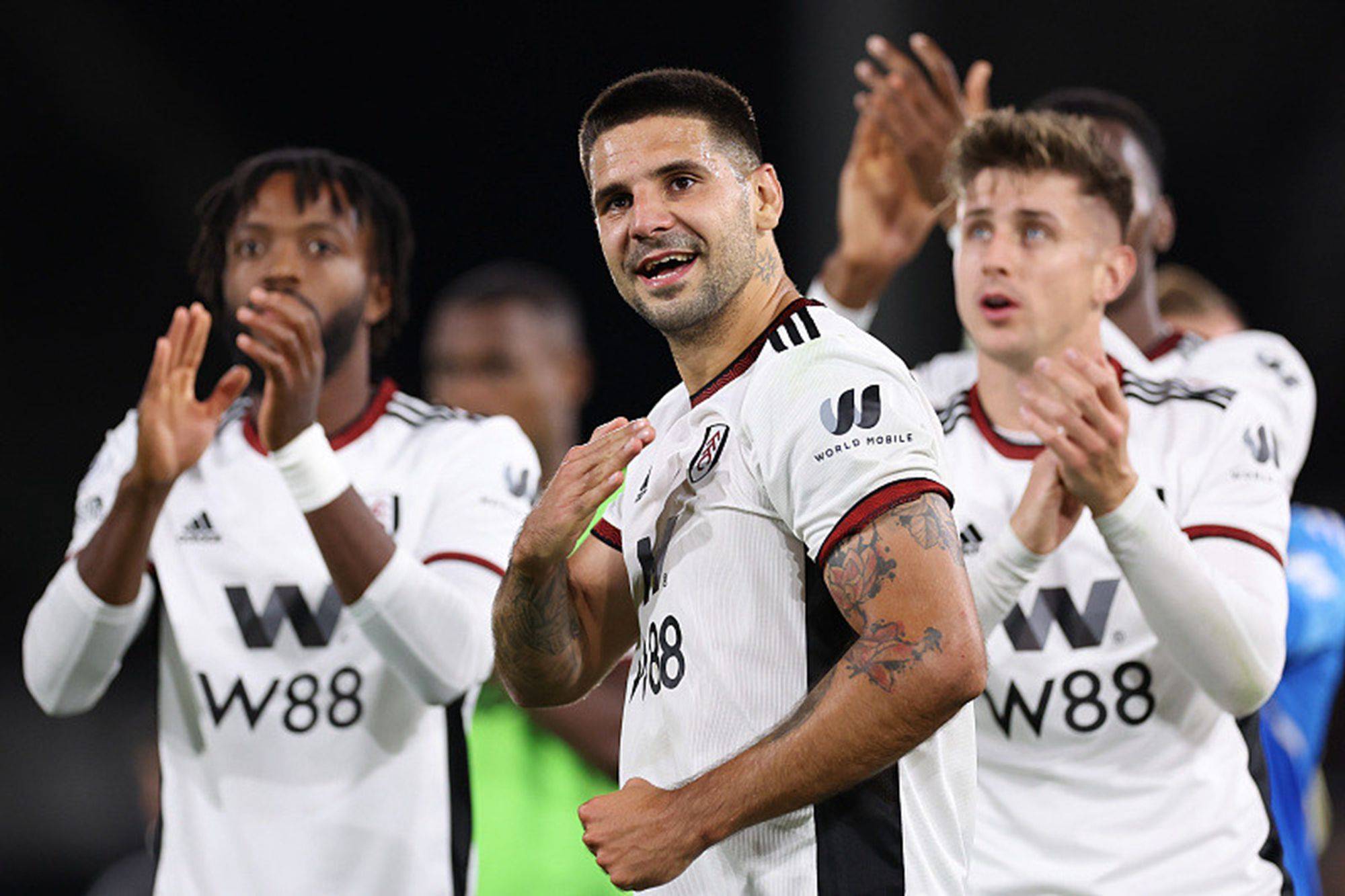 杏彩体育直播-多特蒙德主场平富勒姆，哈兰德禁区内回敲失良机