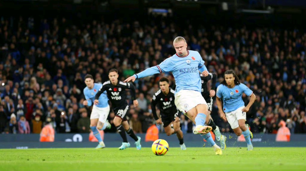 多特蒙德主场平富勒姆，哈兰德禁区内回敲失良机