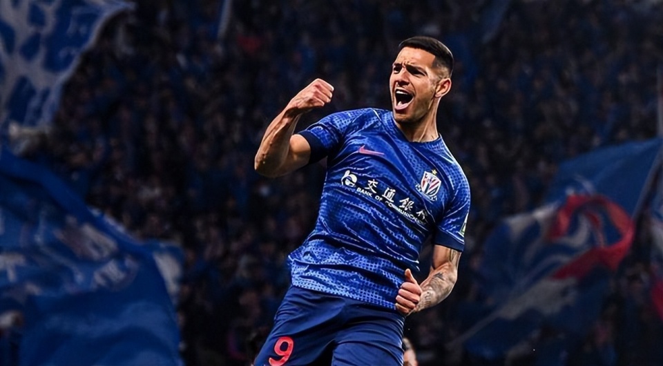 富力主场无缘申花，球队状态低迷需紧急调整