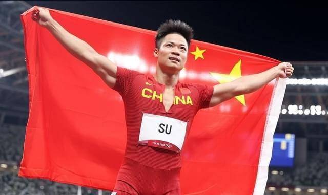 匈牙利射击选手冲上领奖台，获得铜牌的简单介绍