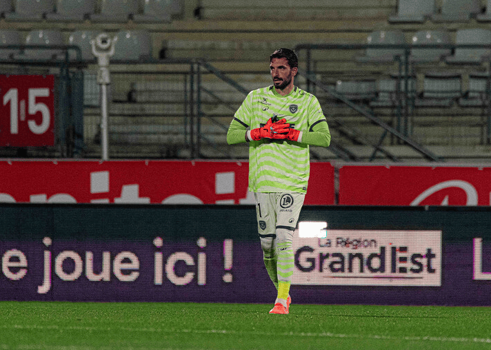 包含亚眠坚守主场荣誉，球队士气高涨的词条