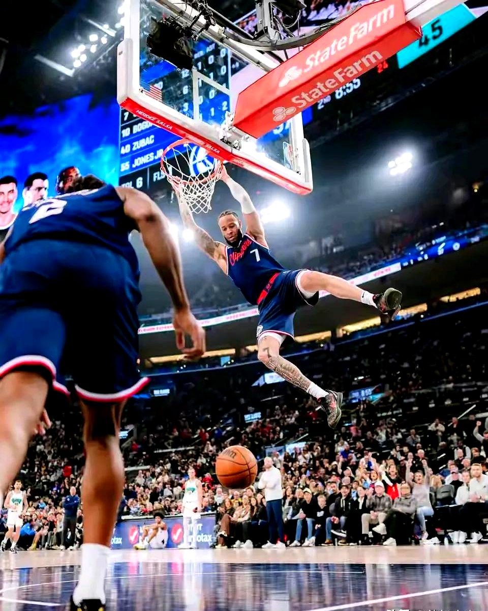 球队专注防守策略：篮球比赛打响攻防战