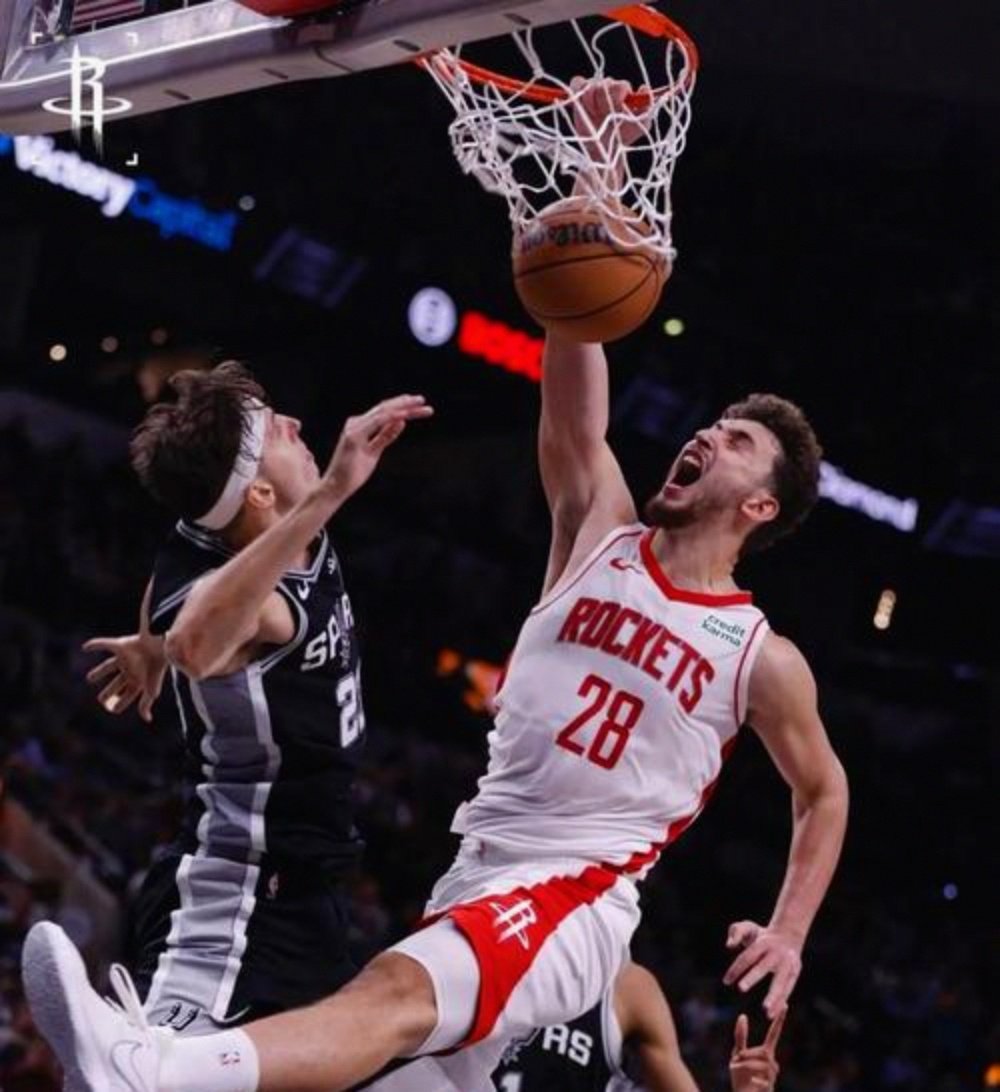 火箭惊险取胜骑士，展现实力