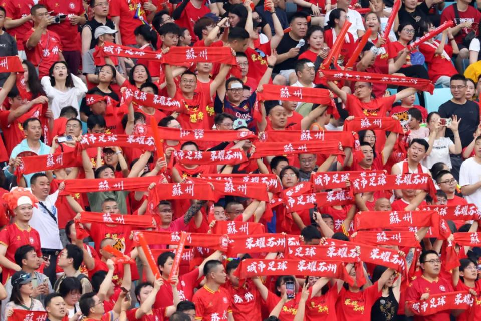 关于热那亚球迷誓言支持球队，共同创造辉煌的信息